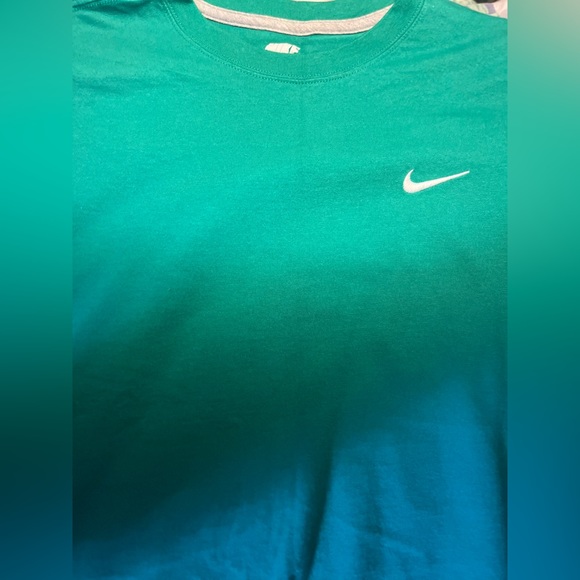 NIKE ESSENTIAL T SHIRT - Picture 2 of 4